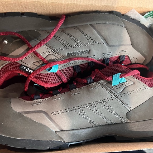 Black Diamond Mission Leather Hiking Shoes - Picture 2 of 3